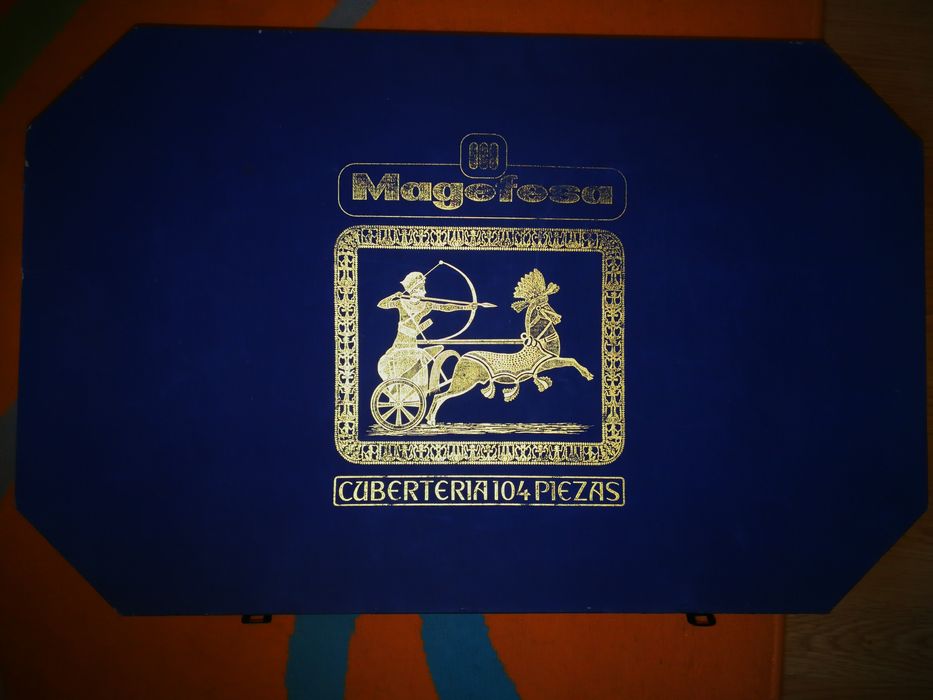 Комплект прибори за хранене