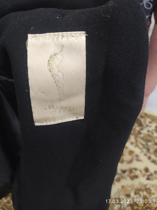 Продам пальто 20000т.