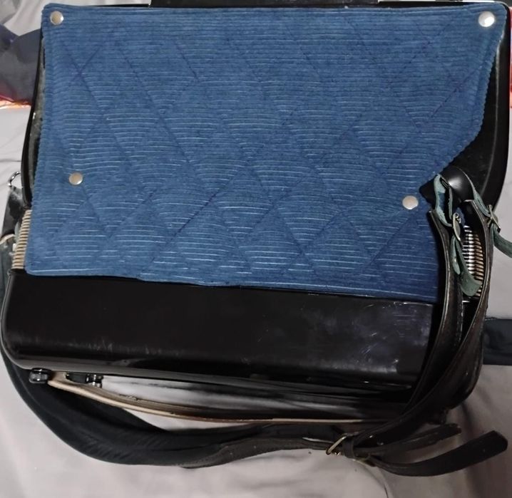 Vând Acordeon Hohner