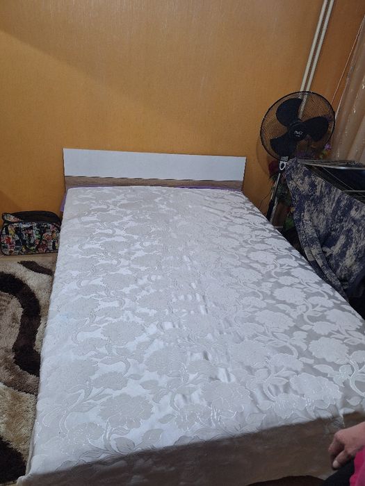 Спалня с матрак +гардероб