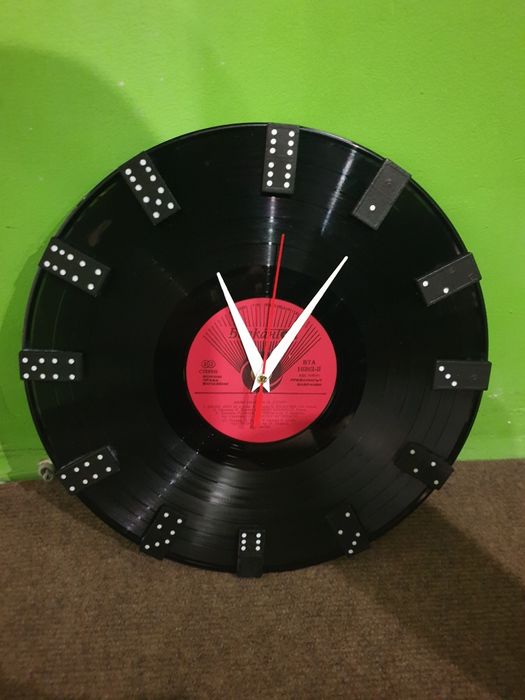 Стенен часовник от истинска плоча