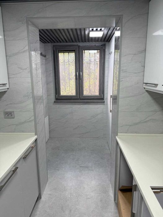 Микрорайон. Продается 4-х комнатная квартира, 2-й этаж, новый ремонт.