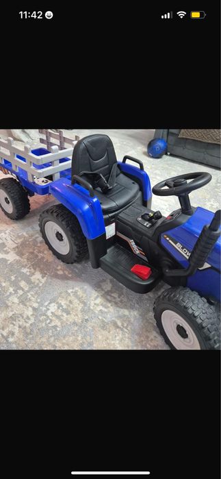 Детский трактор с прецепом