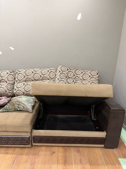 Продам диван для гостиной