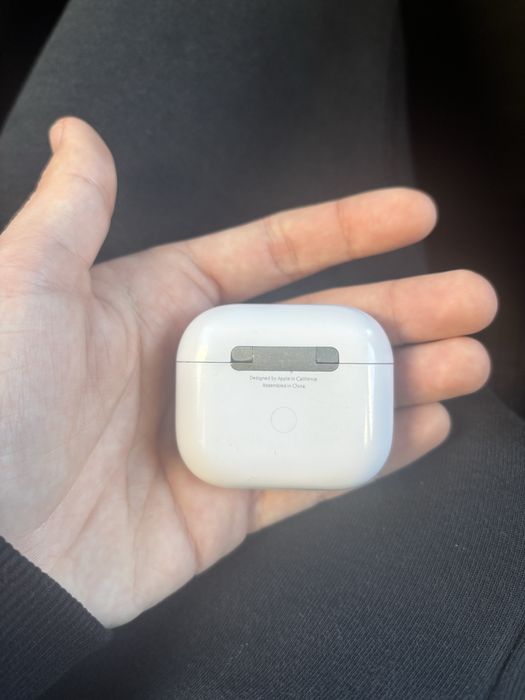 Vand airpods originale in stare buna