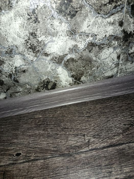 Продам линолеум под ламинат