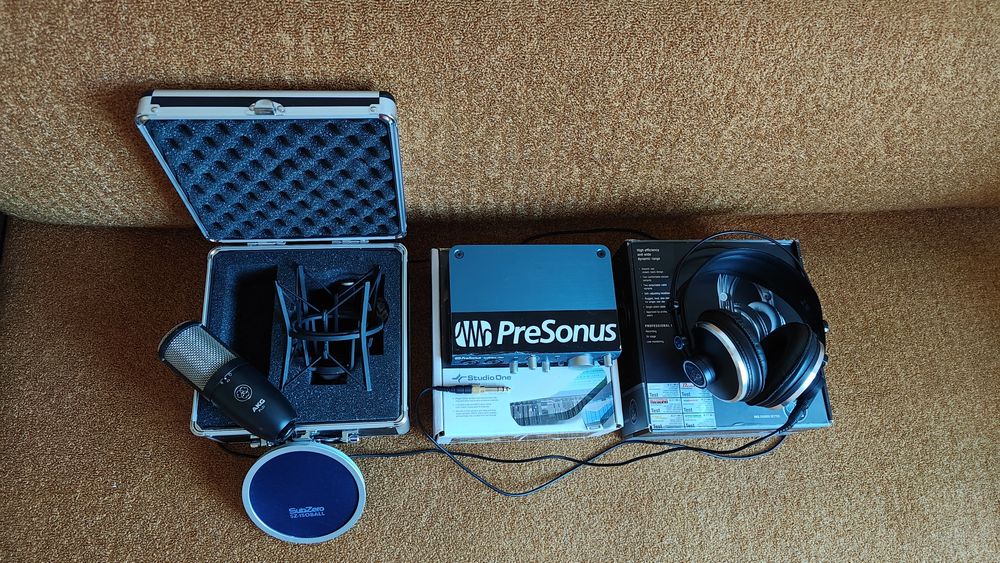 Професионално студийно ниво: Комплект AKG P420 + PreSonus AudioBox iTwo + AKG K240 (Като нов)
