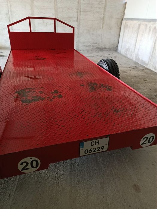 Продава се платформа