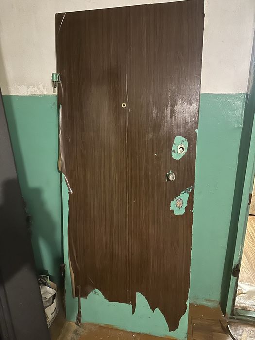 Продам железную дверь
