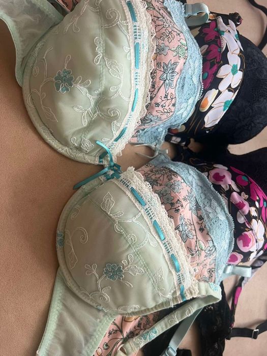 Сутиени 75 и 80 В