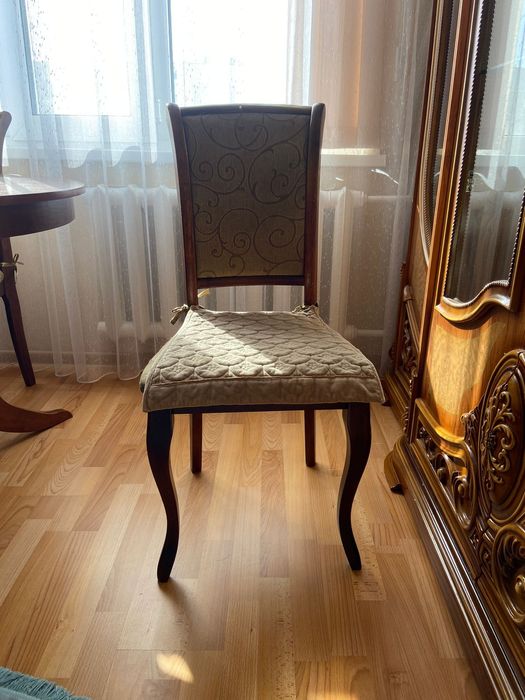 Продам стол с 6 стульями