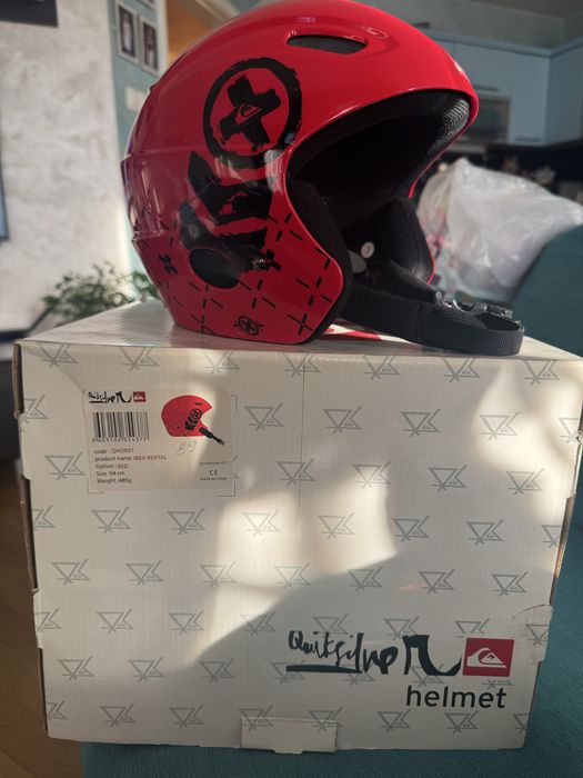 Скиорска каска, очила и ръкавици