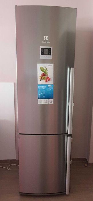 Продавам комбиниран хладилник с фризер Electrolux