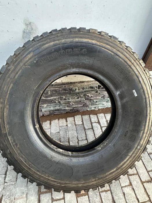 Продается шины от спец.техники новые
