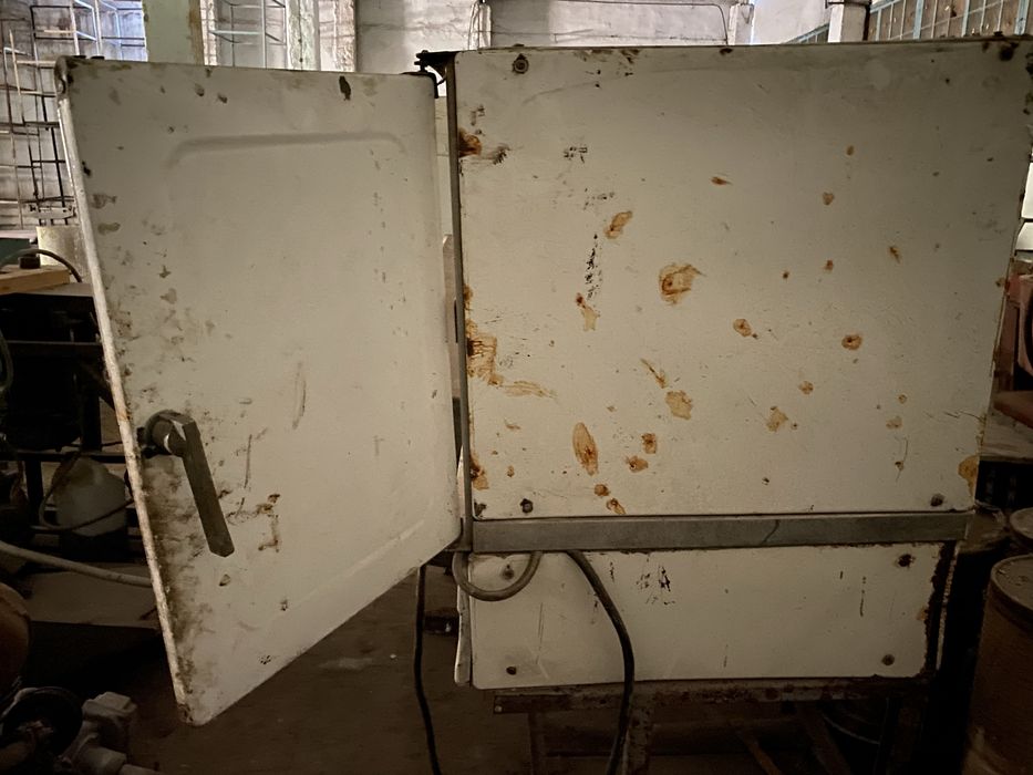 Шкаф жарочный, сушильный в рабочем состоянии