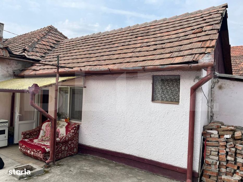 Vand casa in Oradea, intr-o zona linistita, aproape de centru comercia
