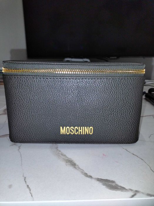 АКЦИЯ набор косметичка от Moschino x Air Astana.Набор из бизнес класса