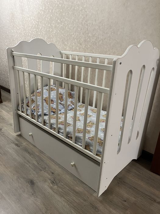 Детская кроватка /кровать -маятник
