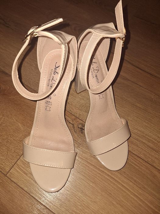 Sandale lac crem, mărime 39