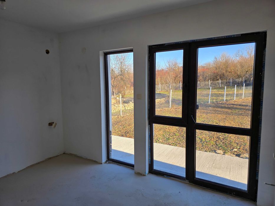 Реновирана къща с  голям двор в  с. Kъпиново / Велико Търново