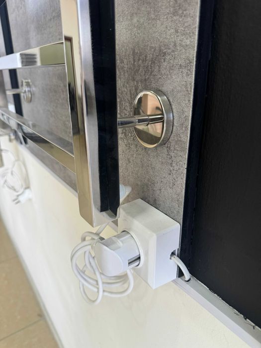 Квалратный полотенцесушитель из нержавейки от производителя.