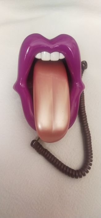 Продам оригинальный телефон.