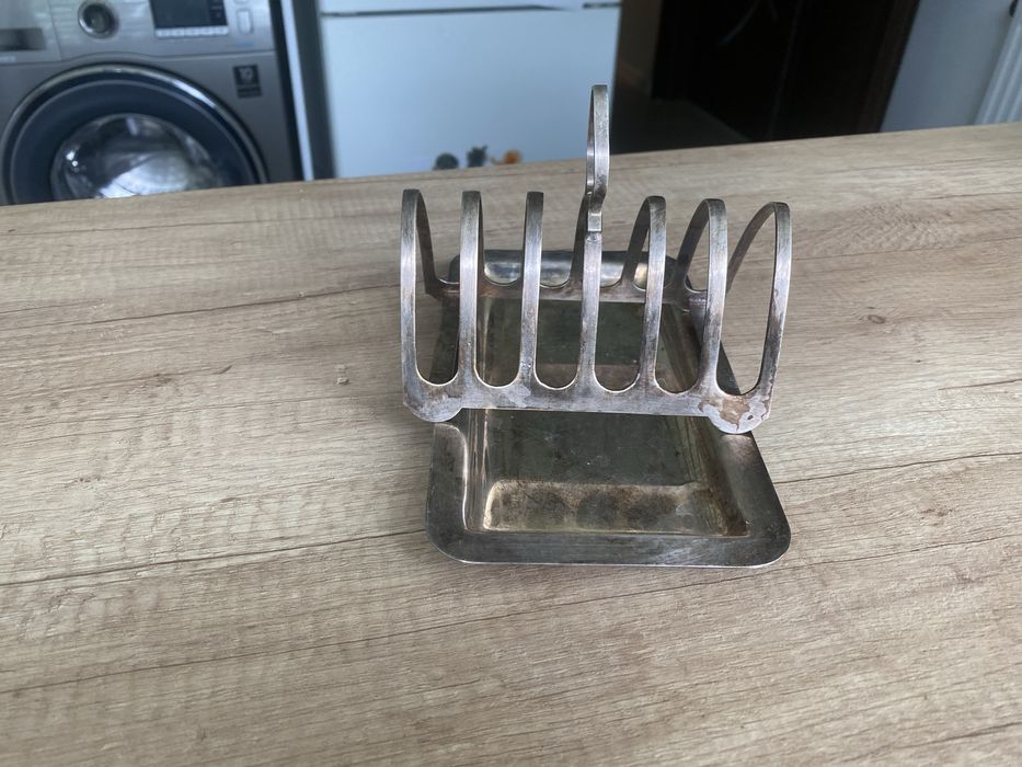 Сребърна стойка за препечени филии