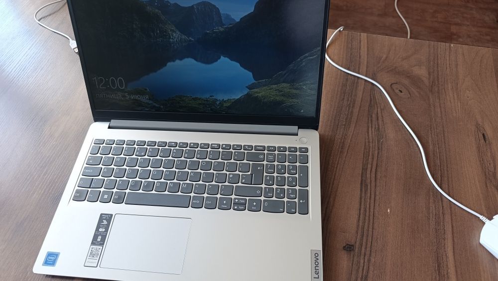 Noutbuk Lenovo  8/256