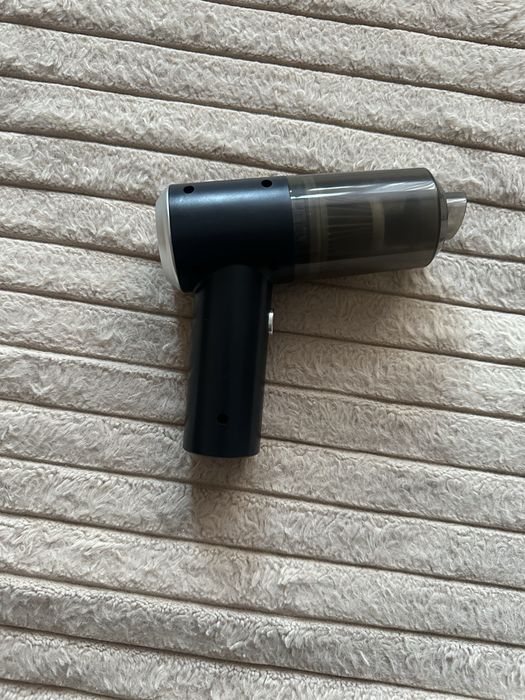 Автомобильный пылесос.