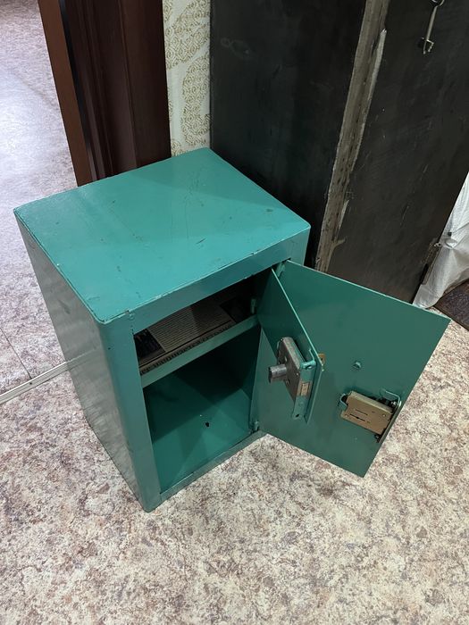 Советский сейф заводской