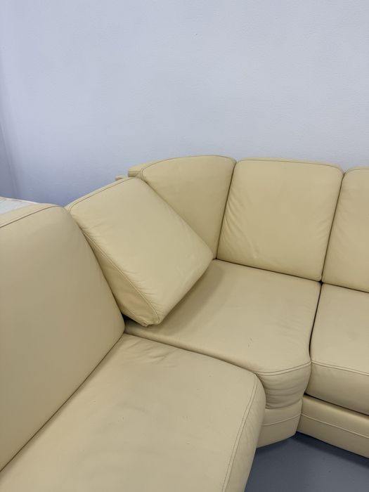 Coltar  piele naturala crem cu lada de depozitare