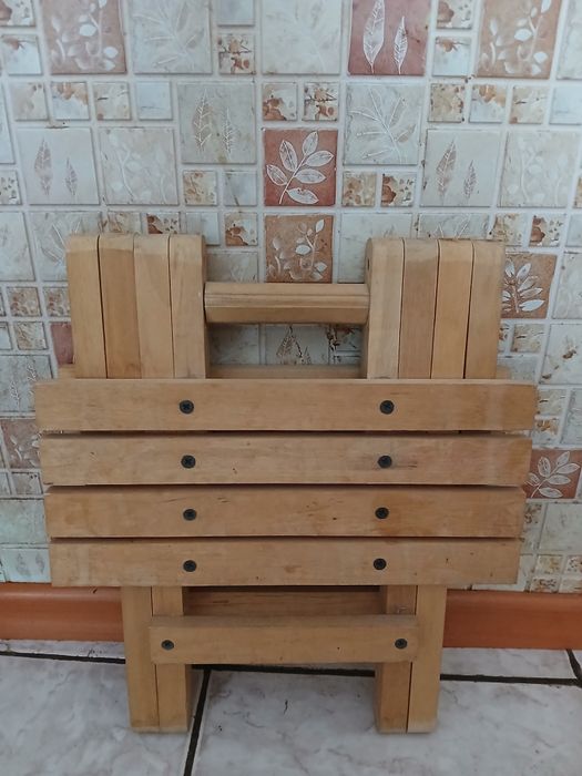 Деревянный  складной стульчик.