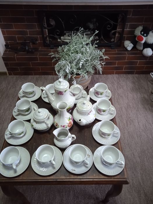 Продам чайный сервиз на 12 персон.