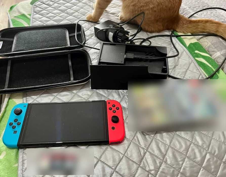 Consola Nintendo Switch + dock + accesorii (grip 3D + husă)