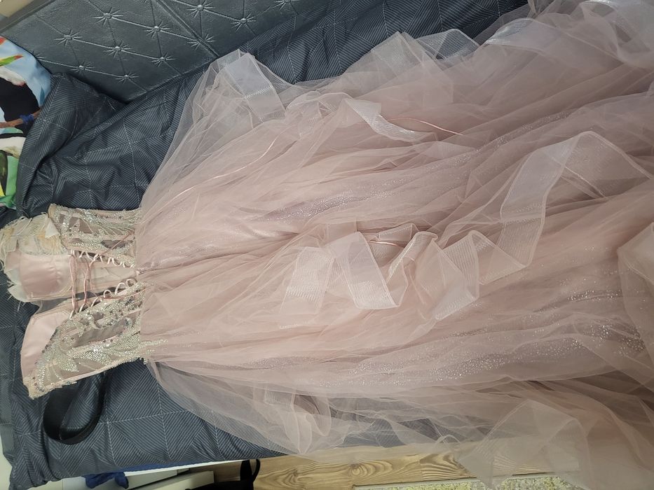 Разкошна бална рокля