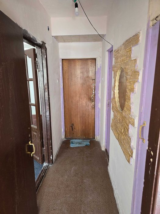 Qorasuv 6 da 2 xona kvartiraga 2 ta o'gil bola kere srochna