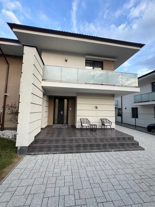Casă de vanzare tip duplex, 111 mp, zona "Maru de Aur"