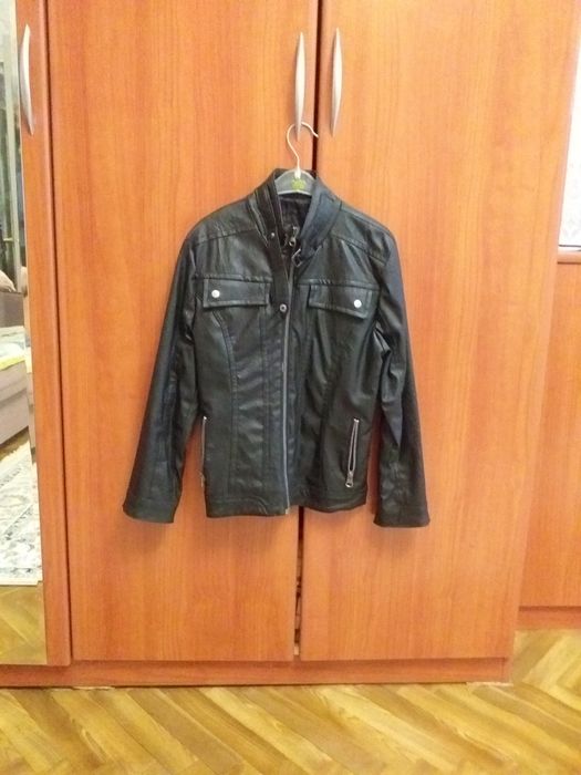 Продаются подростковые куртки.