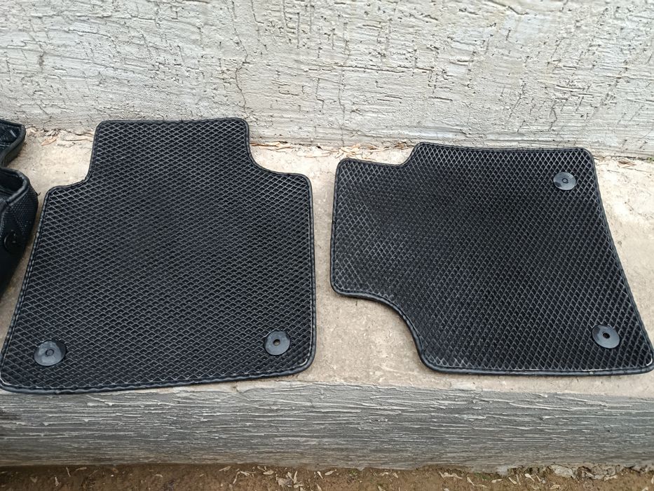 Коврики, в хорошем состоянии