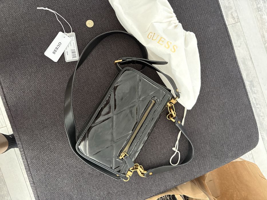 Guess дамска лачена чанта