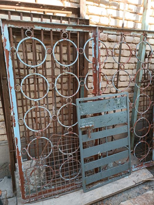Железные решётки разные