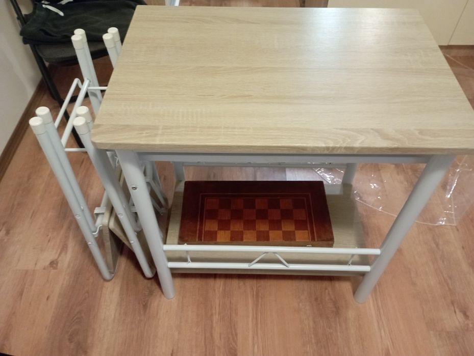 Сгъваема маса за хранене