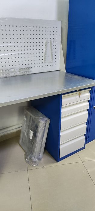 Стол-верстак с перфорированной панелью