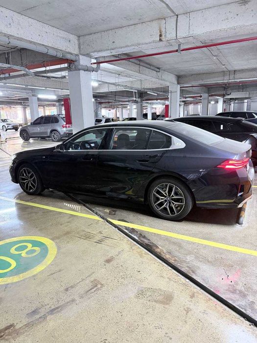 BMW i5 40L кредит и перечисление + 1 год гарантия