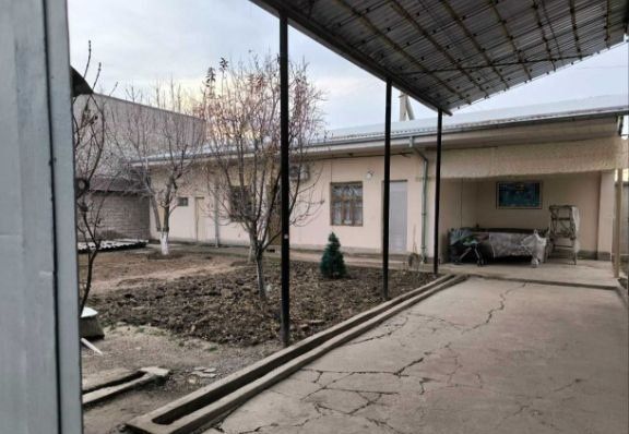 Abdurahmonovda hovli sotiladi