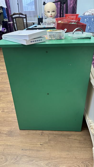 Стол для офиса в хорошем состояний