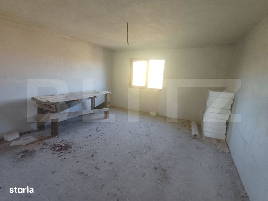 Casa cu beci si etaj,  teren aferent de 16000 mp, situata in Arcani