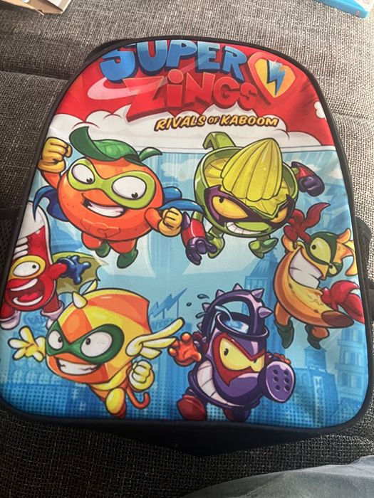 Ghiozdan Super Zings