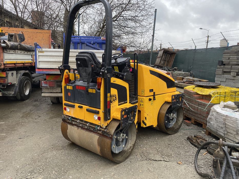 Inchiriez cilindru compactor 3,5 to executie terasamente