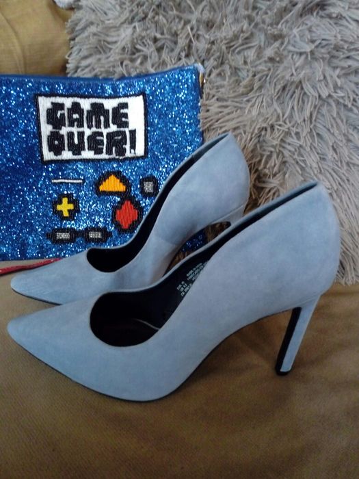 Страхотни чисто нови обувки